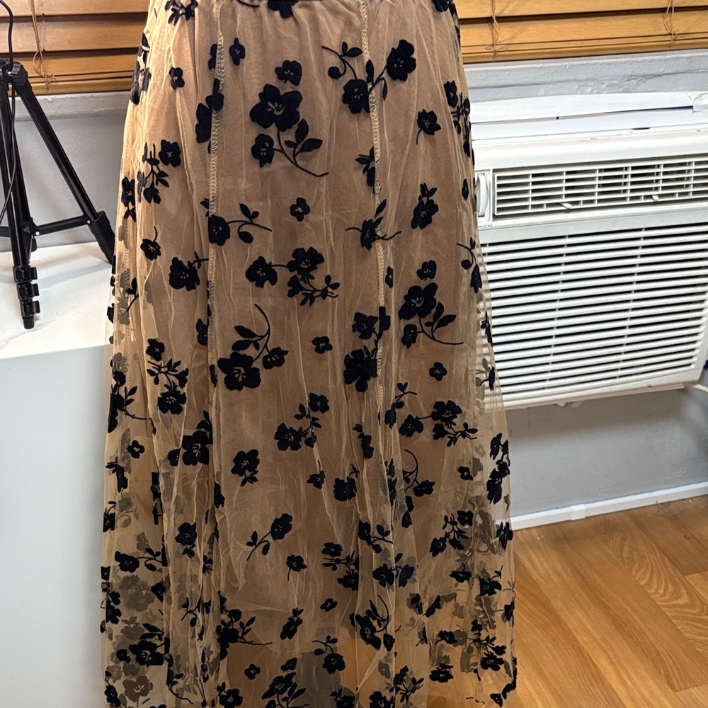 Source Unknown Tan and Black Floral Maxi Skirt